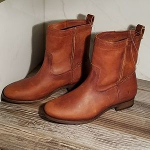 NIB Frye Cara Short Cognac Genuine Leather Boots